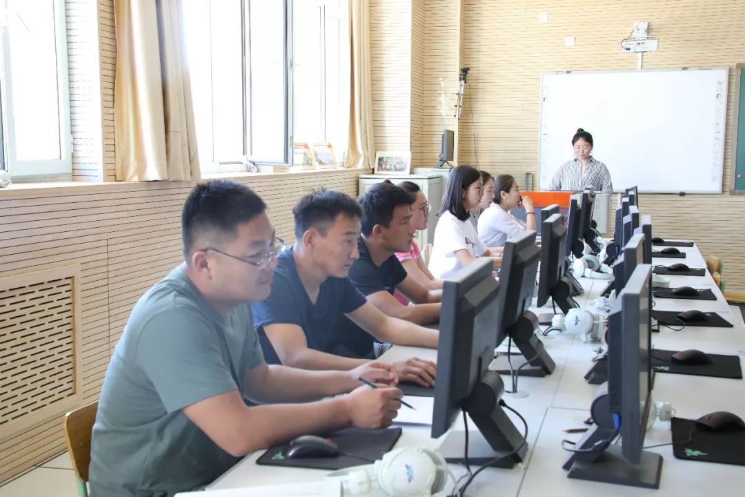 【新教師培訓(xùn)】東勝區(qū)蒙古族學(xué)校為新教師進(jìn)行計(jì)算機(jī)技能培訓(xùn)